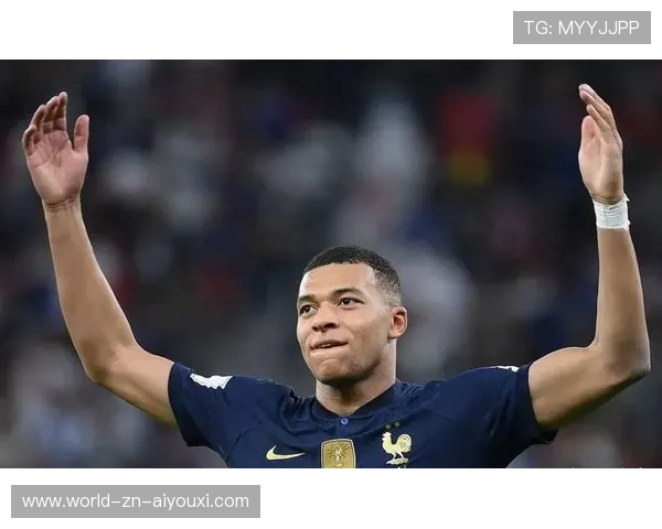 姆巴佩吸引包夹，队友获得空当